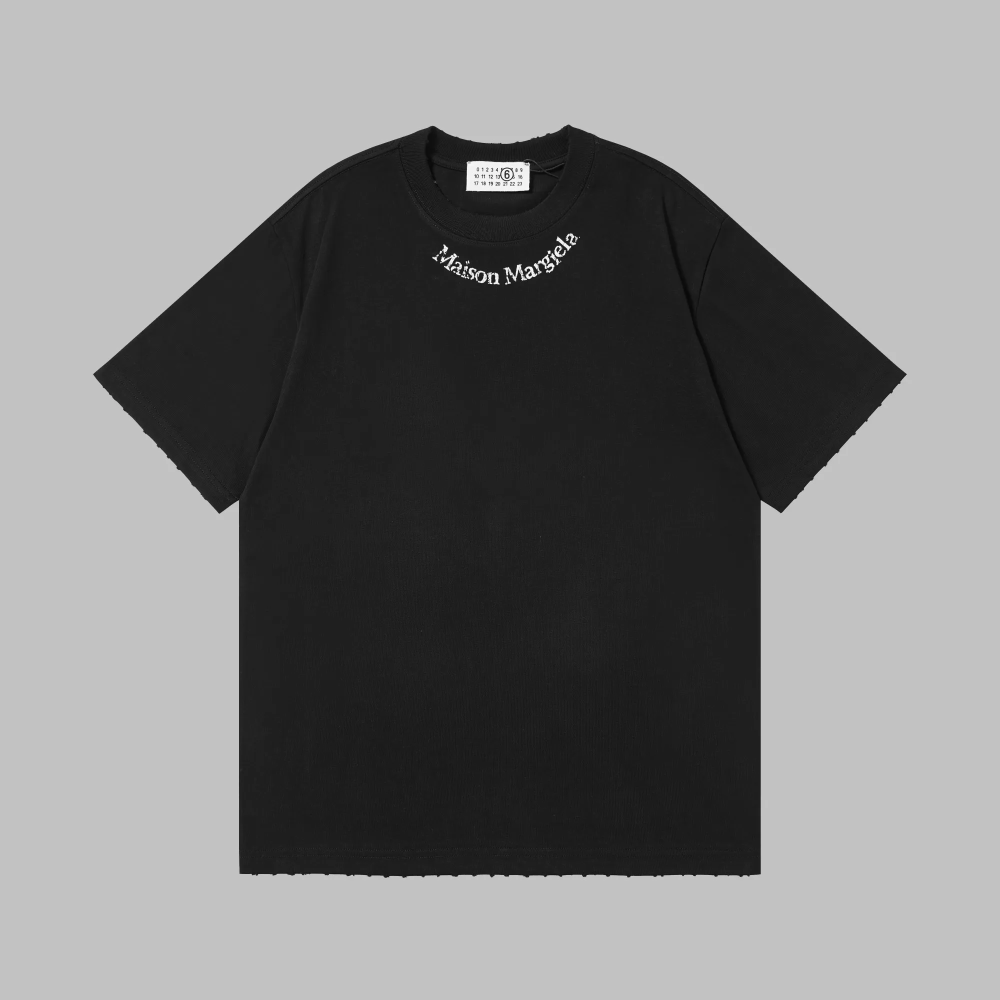 Quality Maison Margiela 6 。 + 6 ， ， ， 。300g ， ，Breathable ， ， 。 ， ， 、 。Black White Classic Versatile， ， 、 ， 、 、 、 。 Same Style ， ， ， ， 。
